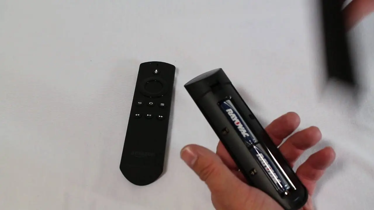 como cambiar baterias en remoto fire tv - Qué pilas usa el Fire TV Stick